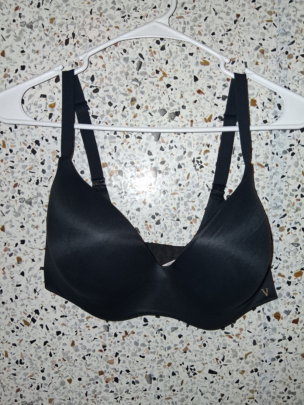 Women's Victoria's Secret Black Bra Size 34DD Padded Wireless